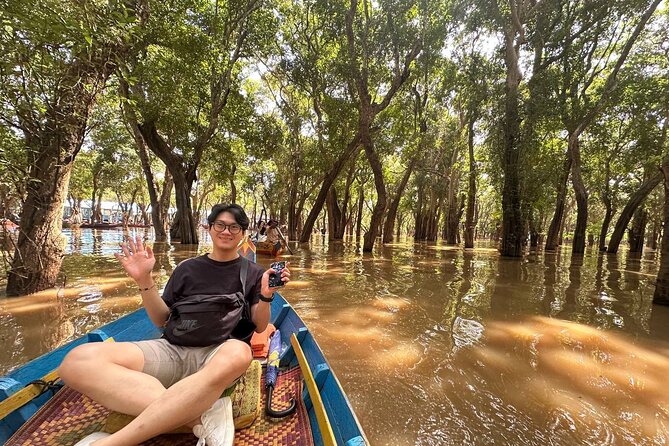 Kompong Phluk Floating village & Mangrove forest cruise - A short stop at Psar Chaa Old Market