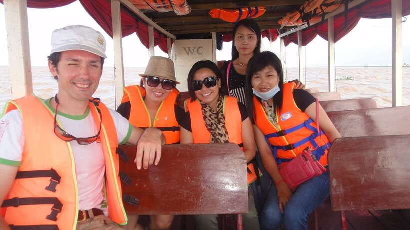 Kompong Phluk Floating Village Tour from Siem Reap - Seeing both villages, schools, and the pagoda
