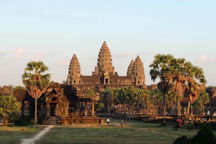 Luxury Private 2-Day Angkor Wat with English or German Guide - Choosing one day or two days at Angkor
