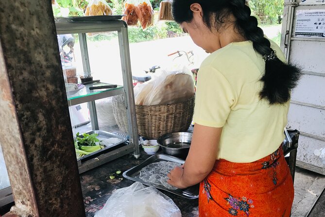 Morning village tour Livelihood tour with Local Product discover - Wat Samrong Knong and the killing fields option