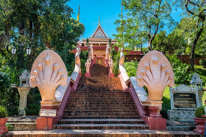 One Day Private Guide Tours History in Phnom Penh Incl. admission - King Father Sihanouk and the Independence Monument