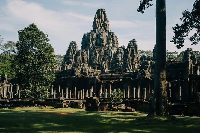 One Full Day Private tour of Angkor Wat, Ta Prohm, Angkor Thom & Banteay Srie - A guide who adjusts to your group