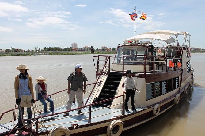 One-Way River cruise/road tour from Phnom Penh to Siem Reap or Siem Reap to PP - The 7:30 a.m. Pickup Sets the Tone