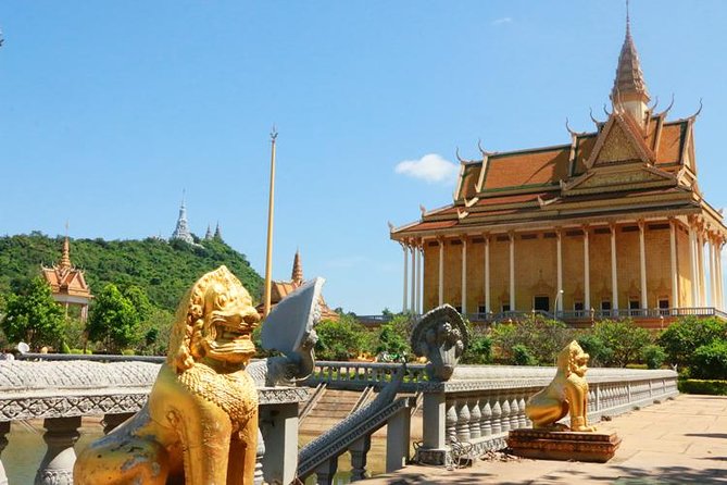Oudong and Koh Chen Island - Full Day Cruise & Tour with English speaking guide - A calm start on the Tonle Sap River
