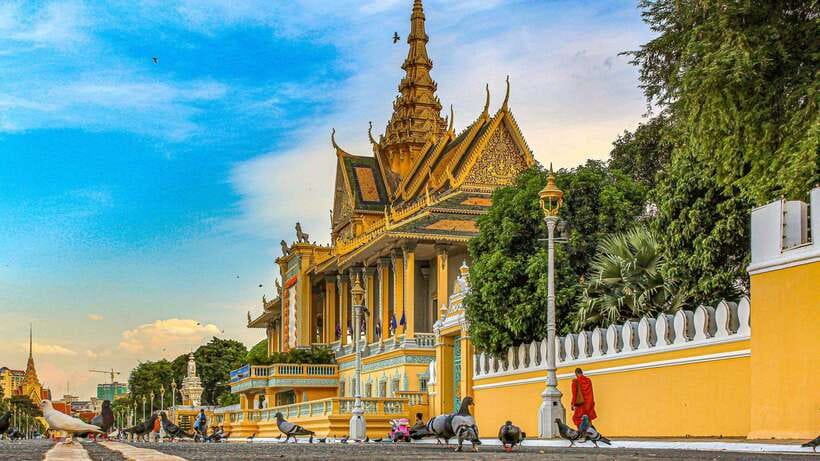 Oudong Mountain & Phnom Baset Private Tours from Phnom Penh - Buddhist centers, decoration, and a change of pace