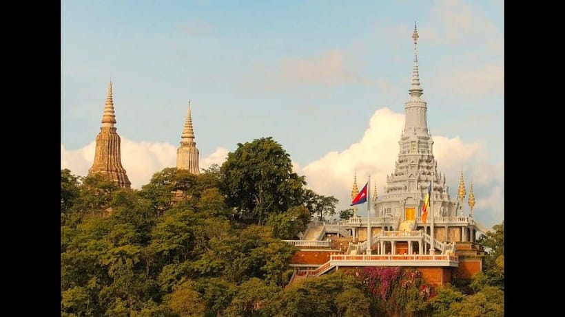 Oudong Mountain & Phnom Baset Private Tours from Phnom Penh - The food market and roadside atmosphere