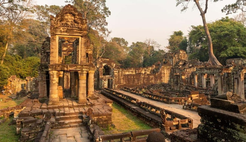 Phnom Bakheng Sunset Tour, Pre Rup, Neak Pean, Preah Khan - Phnom Bakheng and the final 200 steps
