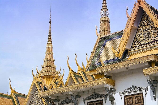 Phnom Pehn City Must See Highlight Guided Tour - Independence Monument and the King Father statue add modern Cambodia