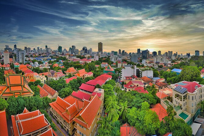 Phnom Pehn City Must See Highlight Guided Tour - Wat Phnom gives the tour its first sense of place
