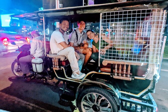 Phnom Penh Authentic Evening Food Tour 100% By Local - Independence Monument sets the evening in motion