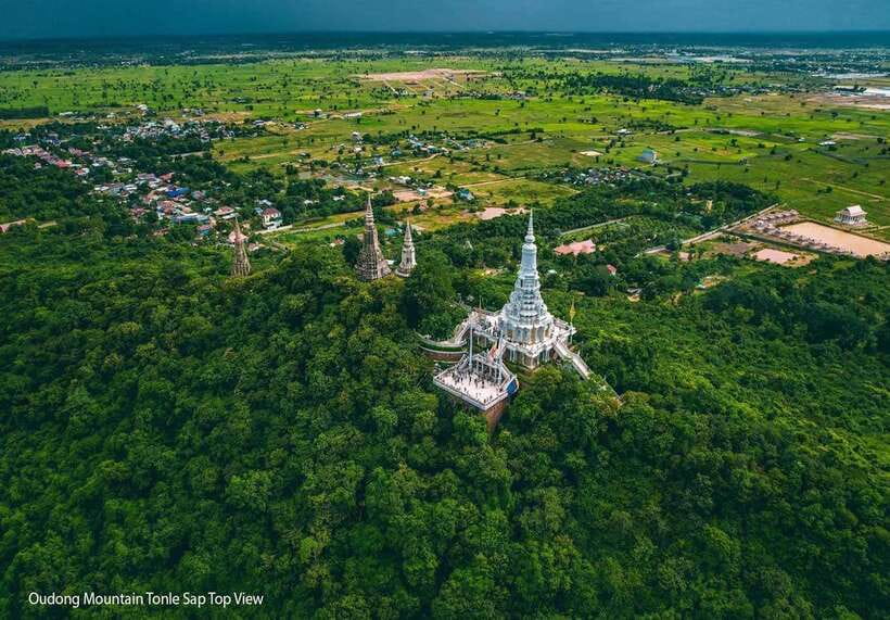 Phnom Penh - Battambang Transfer Plus Stop Sightseeing - Kampong Loung from the river
