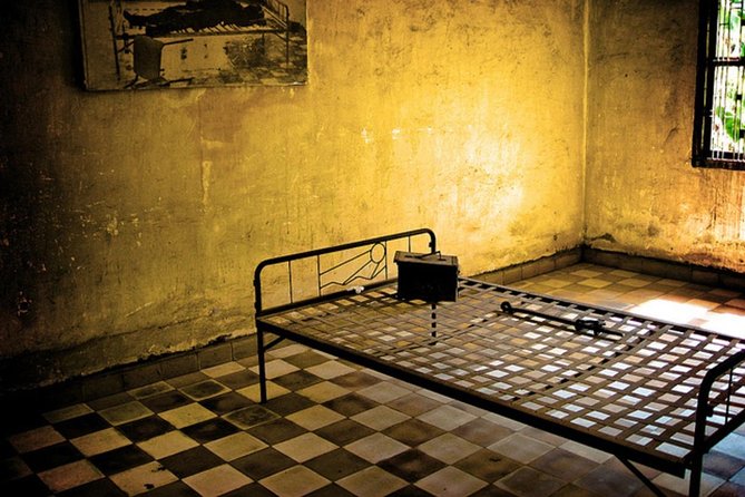 Phnom Penh City Tour, Silver Pagoda, Genocide Museum, Killing Fields - Silver Pagoda: a short visit with unusual details