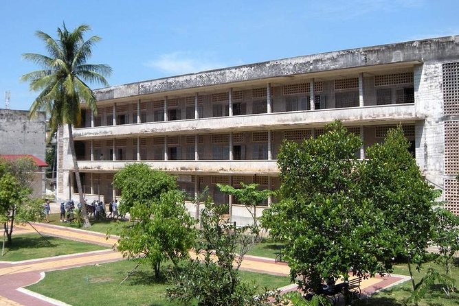 Phnom Penh City Tour, Silver Pagoda, Genocide Museum, Killing Fields - What the $65.67 price really covers