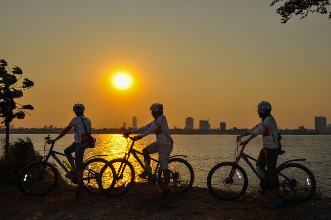 Phnom Penh: Cycling Adventure on Islands of the Mekong - Lotus Silk and the craft behind the souvenirs