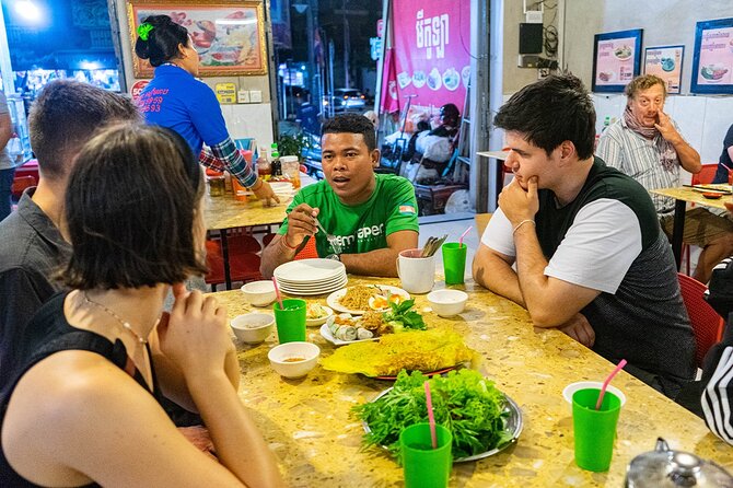 Phnom Penh Evening Food Tour - Inclusive 5 stops local Tastings - Phnom Penh Night Market: food, crafts, and a short pause