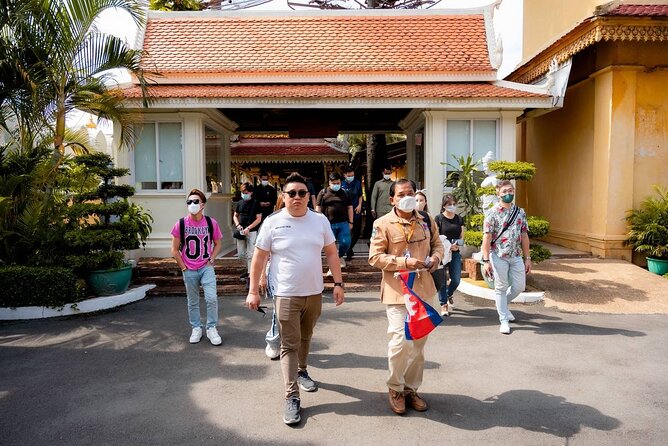 Phnom Penh Full Day Private Tour By Tuk Tuk or Taxi Car - Russian Market: a practical, less solemn finish