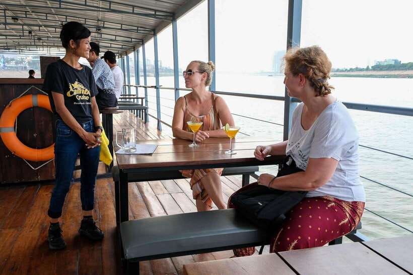 Phnom Penh: Mekong Sunset Dinner Cruise with Live Music - Five useful things to know before boarding