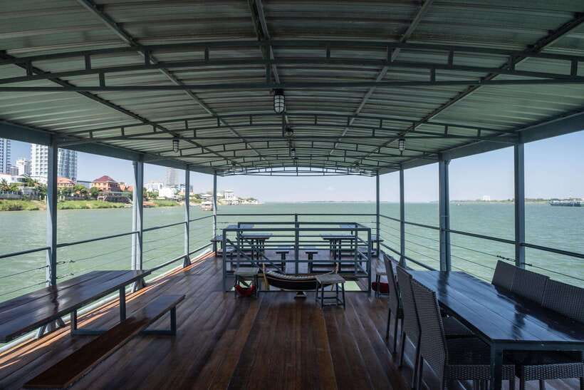 Phnom Penh: Mekong Sunset Dinner Cruise with Live Music - What the boat feels like once you are onboard
