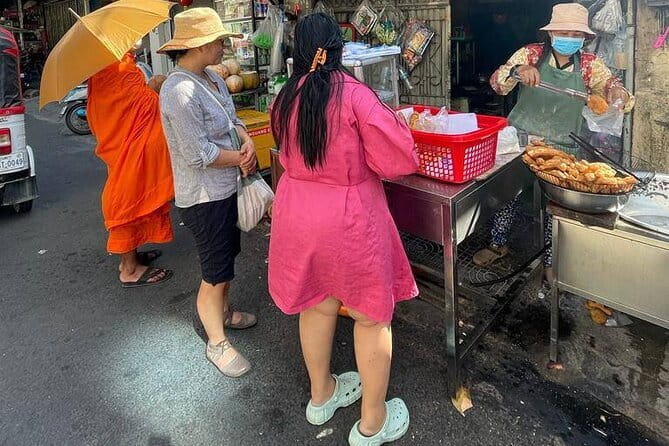 Phnom Penh Morning Breakfast, Market and Art Tour by Tuktuk - A Phnom Penh morning built around food