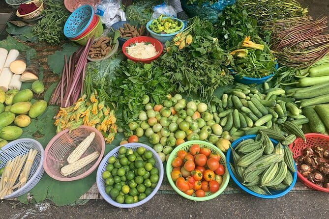 Phnom Penh Morning Breakfast, Market and Art Tour by Tuktuk - Stop two: noodle soup and coffee at a family restaurant