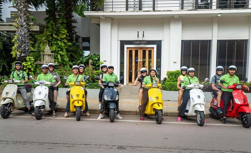 Phnom Penh: Morning Foodie, Market Walking & Street Art Tour - Banh chaev and the taste of turmeric