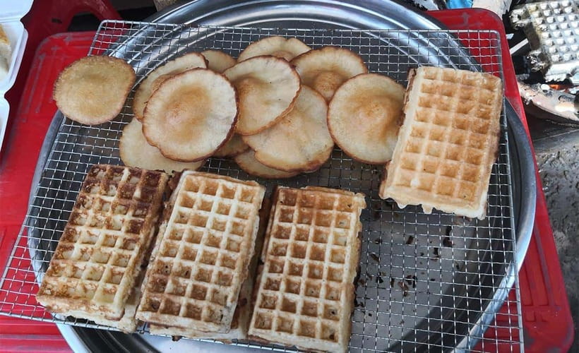 Phnom Penh: Morning Foodie, Market Walking & Street Art Tour - Who should book this experience?