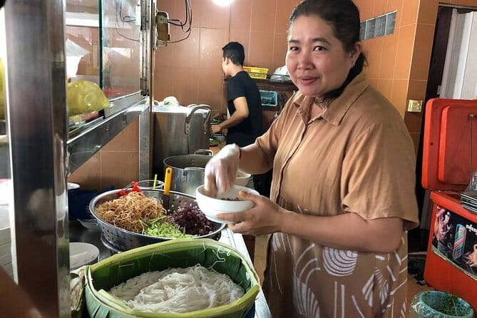 Phnom Penh Night City Highlights & Local Food tour by Tuktuk - Why Phnom Penh Works So Well After Dark