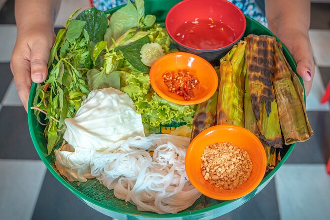 Phnom Penh’s Culinary Underground: Local Food Tour by Tuk-tuk - Stop one: Phnom Penh stories before the meal
