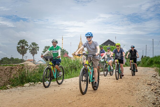 Phnom Penh Silk Island Bike Tour/ E-Bike or Tuk Tuk - Crossing the Mekong to Silk Island