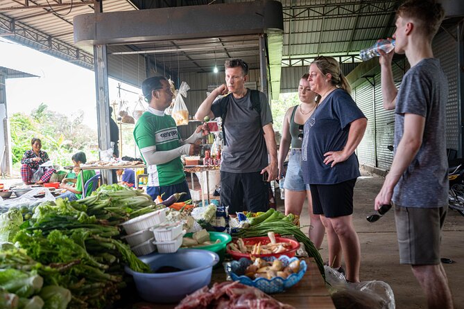 Phnom Penh Silk Island Bike Tour/ E-Bike or Tuk Tuk - Silk weaving on an island with a long craft tradition