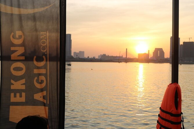 Phnom Penh: Sunset Cruise-Free Beers-Sodas-BBQ Buffet-fruit plate - Leaving Koh Pich Island and finding your place
