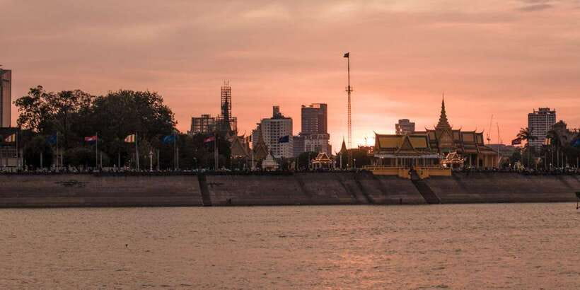 Phnom Penh: Sunset Cruise on Kanika Boat - Sunset over the Phnom Penh skyline