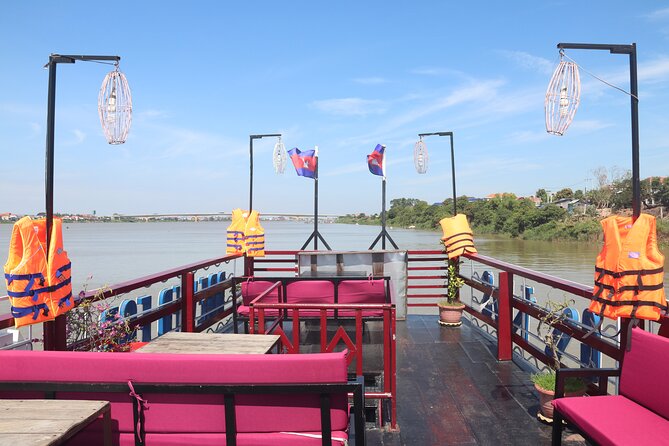 Phnom Penh to Siem Reap Cruise/road tour or Siem Reap/Phnom Penh - The Tonle Sap route to Koh Chen island