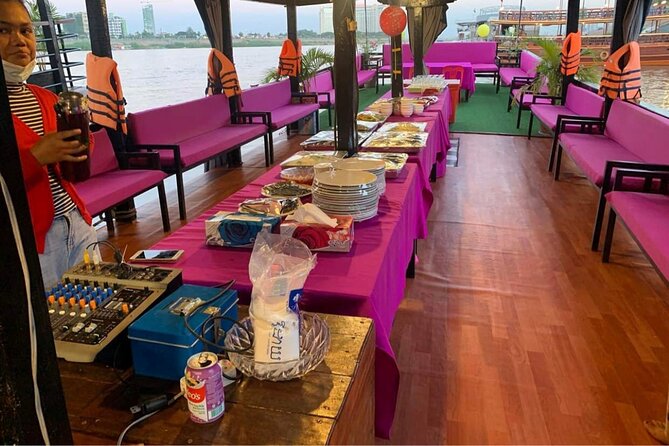 Phnom Penh to Siem Reap Cruise/road tour or Siem Reap/Phnom Penh - Cruising the Mekong River