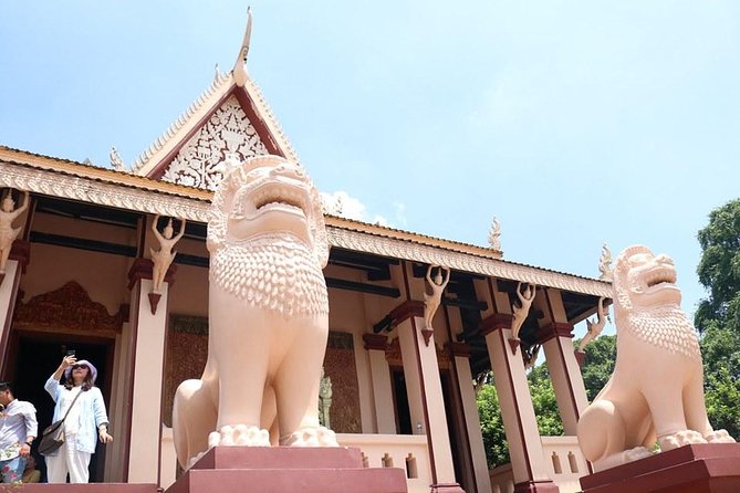 Phnom Penh Vital Discovery-Full Day Tour (Including all services) - Wat Phnom: a small hill with a large story