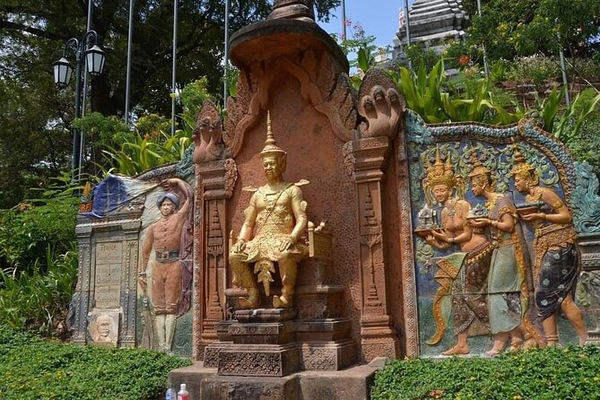 Phnompenh a full day tour excursive with guide and driver - A morning start at the Royal Palace