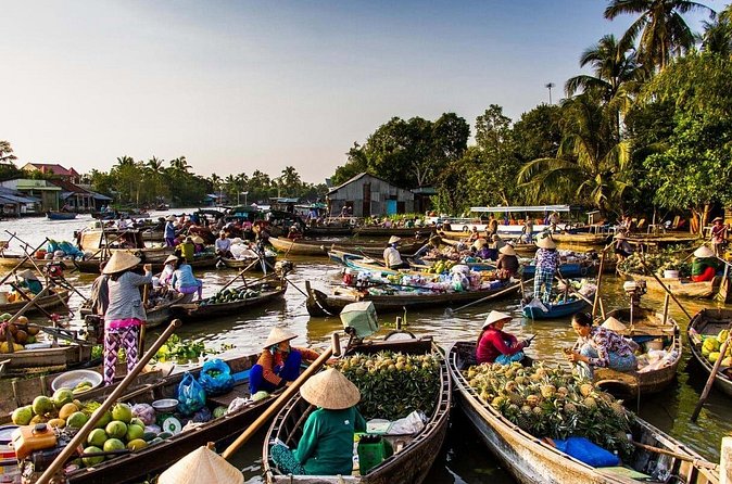 Private 3-Day Mekong Delta River Tour from Phnom Penh to Ho Chi Minh City - Vinh Trang Temple and the final run to Ho Chi Minh City