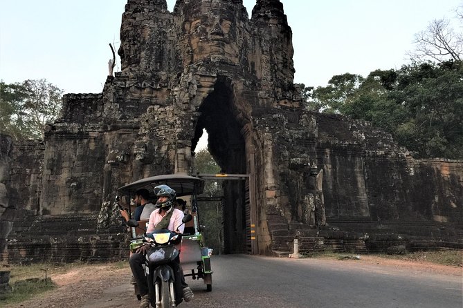 Private Angkor Sunrise Bayon Ta Prohm Bonteay Srie Vip Tour - Ta Prohm and the Trees of Tomb Raider