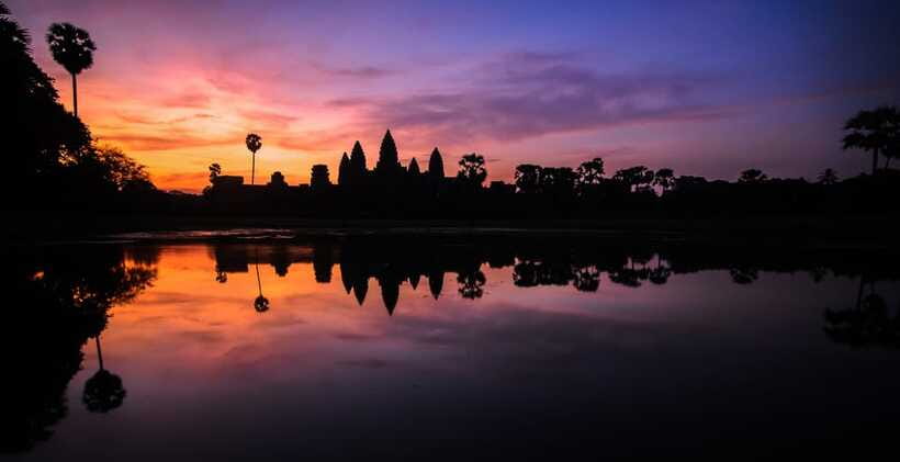 Private Angkor Sunrise, Guide Breakfast and Tuktuk included - Bayon at 11:30 AM, faces at the center of Angkor Thom