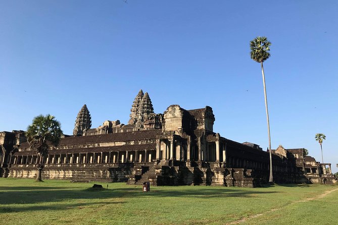 Private Angkor Sunrise Guided Tour - Angkor Thom and Bayon’s stone faces