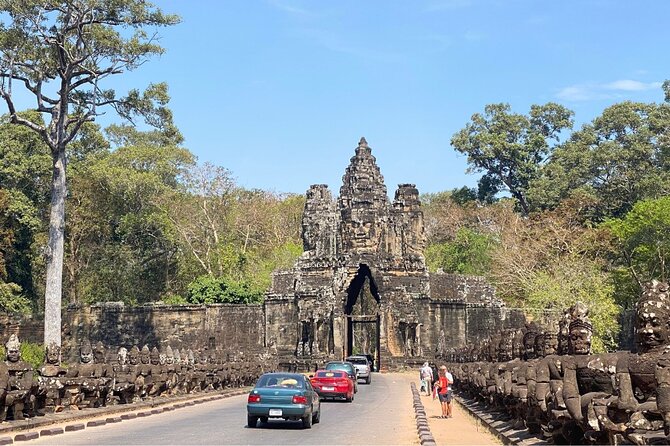 Private Angkor Wat and Lost Temple Jungle Tour - What the guide adds to the stone