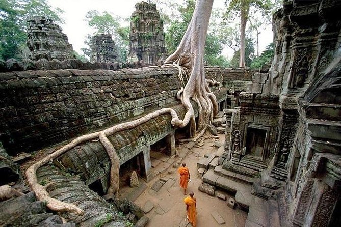 Private Angkor Wat Sunrise Tour - The pre-dawn departure and the first look at Angkor Wat