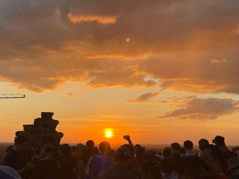 Private Angkor Wat Sunset Tour with Lunch and Snack Included - South Gate of Angkor Thom: an impressive entrance