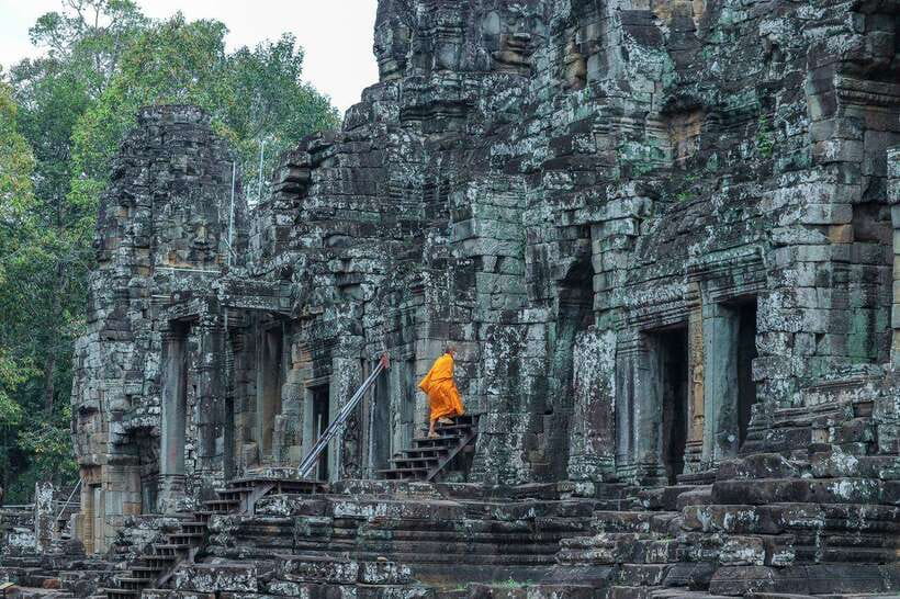 Private Angkor Wat Sunset Tour with Lunch and Snack Included - Bayon Temple: stone faces at the heart of Angkor Thom