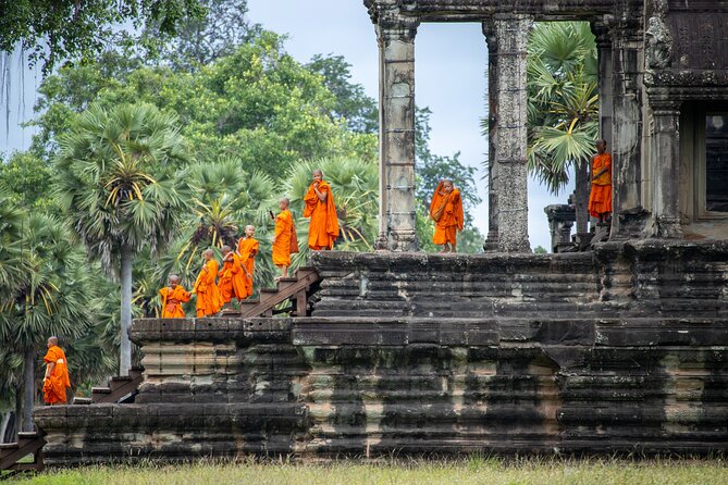 Private Angkor Wat Tour & Angkor Park/Heritage With Local Guide - The tuk-tuk ride, pickup, and daily rhythm