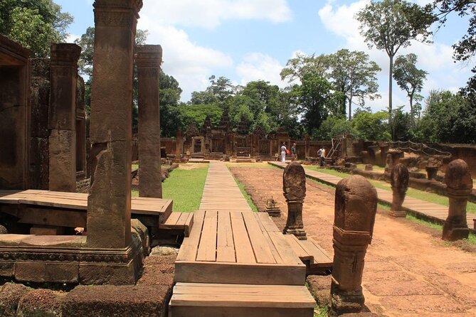 Private Banteay Srei and 4 Temples Guided Tour - Who will get the most from this day