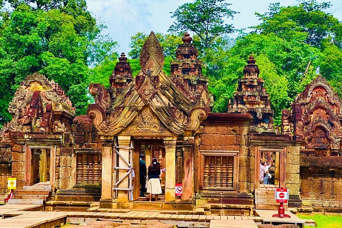 Private Banteay Srei Kbal Spean Tours and Landmine museum - Optional stop at the Banteay Srey Butterfly Centre