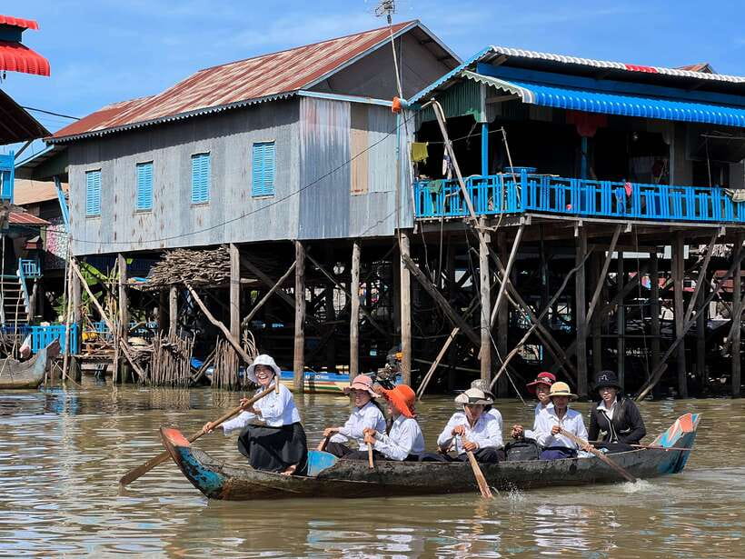 Private Beng Mealea and Floating Village Tour with Sunset - Lunch with a practical pause