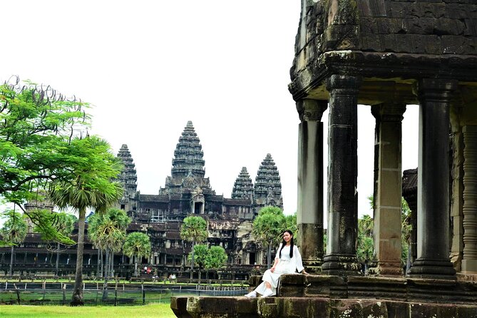 Private Cambodia 5 Days Tour from Siem Reap to Phnom Penh - Day 4: Phnom Penh combines ceremony and painful memory