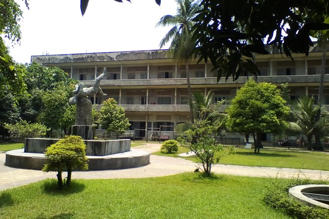 Private Half Day To Killing Field & S21 Genocidal Museum in Phnom Penh - Starting at Tuol Sleng after hotel pickup